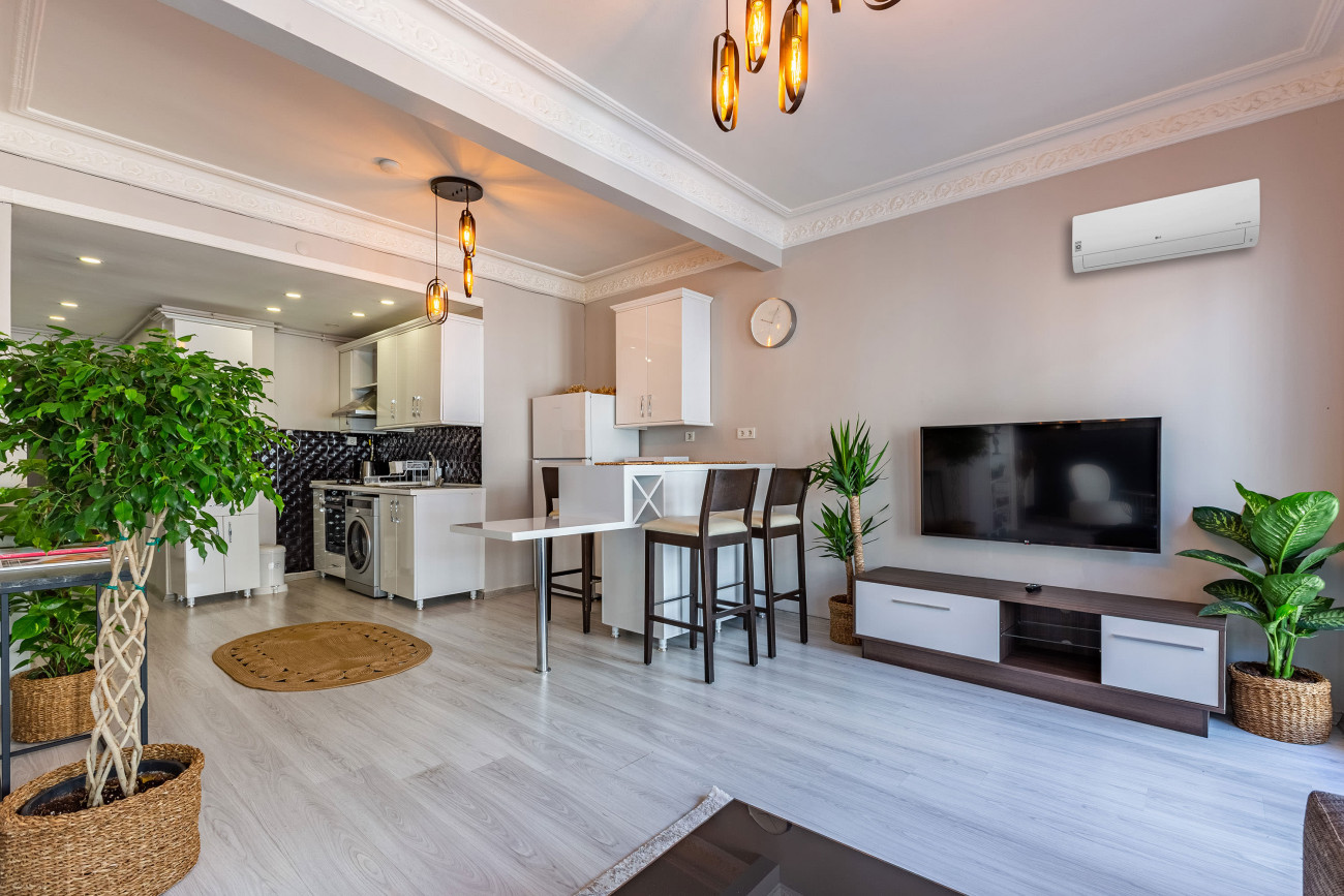 Code 31: Flat w French Balcony, 2 mins City's Mall & Metro