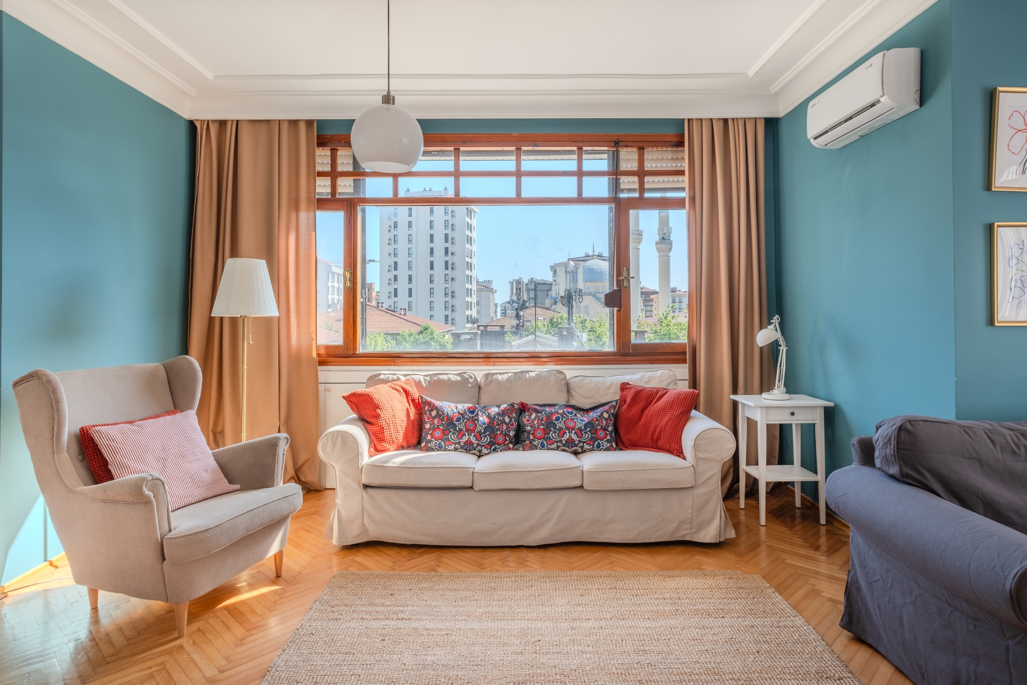 Code 37: Duplex Unit with Patio and Balcony, 5 min from Sea