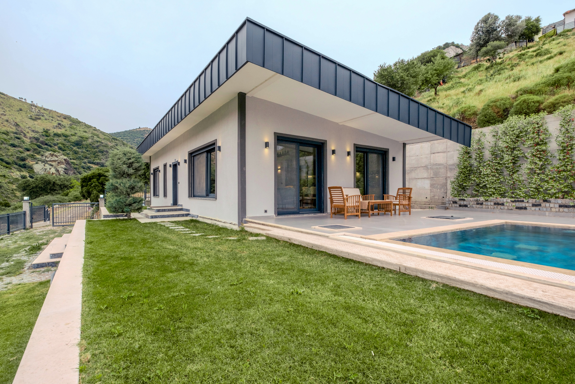 Code 1008: "Charming Villa w Pool, Garden in Guzelbahce Izmir "