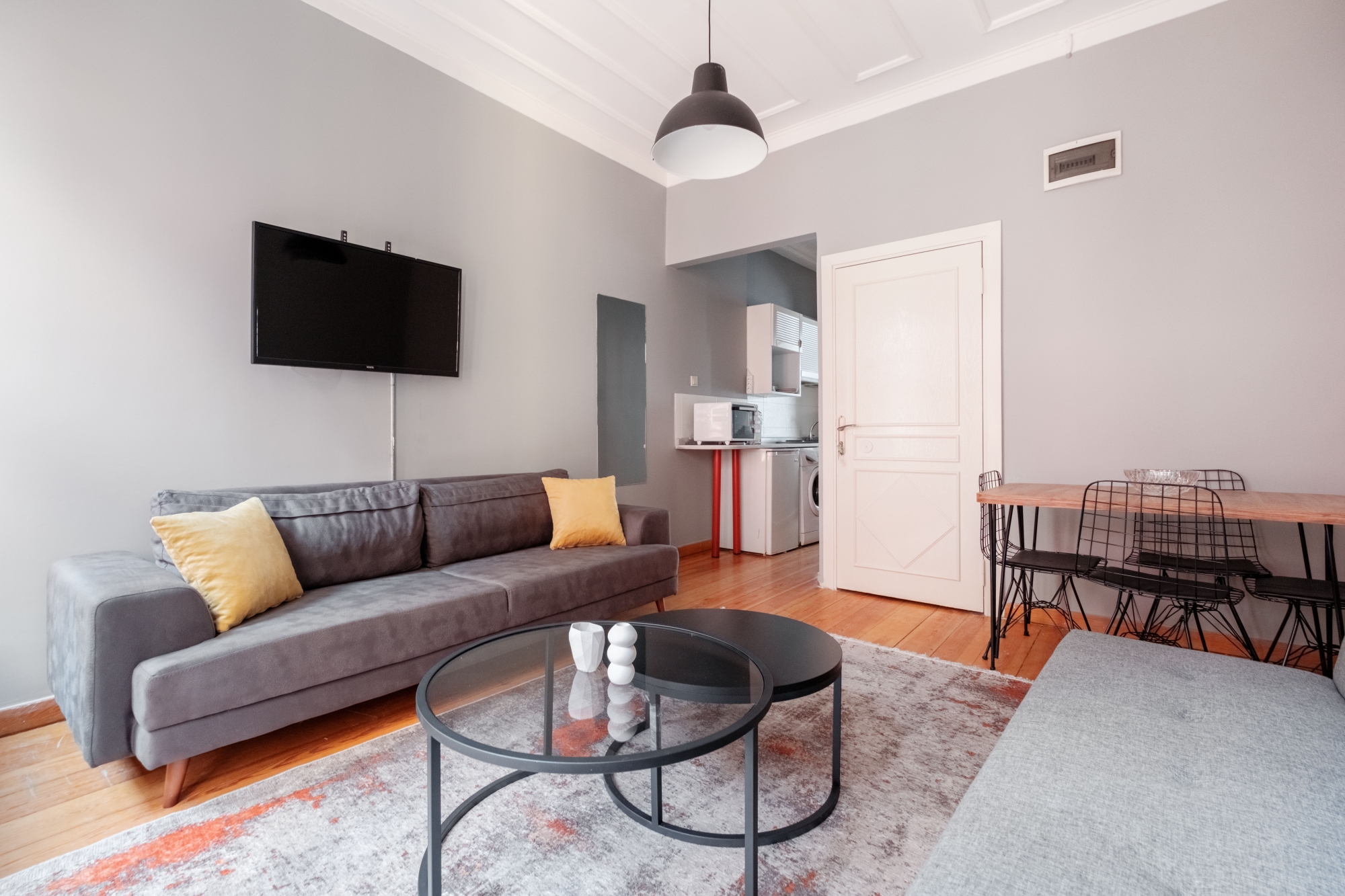 code 67: Chic Flat with Balcony 5 min to Taksim Sq