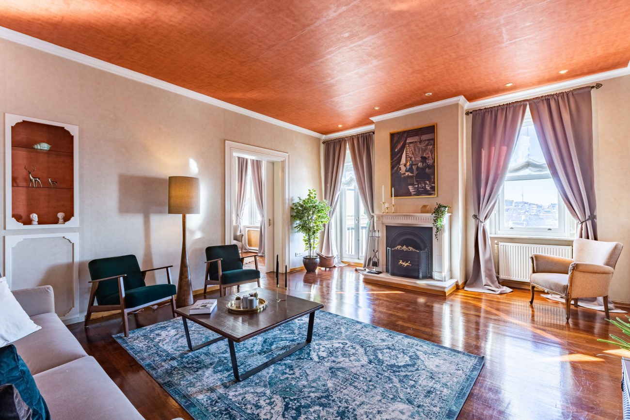 Code 68: Enchanting Flat in Beyoglu with Bosphorus View